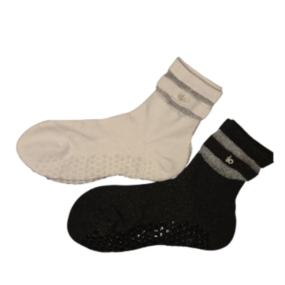 Alo Yoga Women's Pulse Grip Socks - White&Black Pair(2 For 1 Deal) - Picture 3 of 4